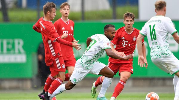 Der Unterstützung seiner Anhänger kann sich der Aufsteiger sicher sein. Das galt natürlich auch in Durchgang zwei im Ronhof. Während Julian Green wie zahlreiche Kollegen aus der Anfangself in diesem nicht mehr mitwirkten,...