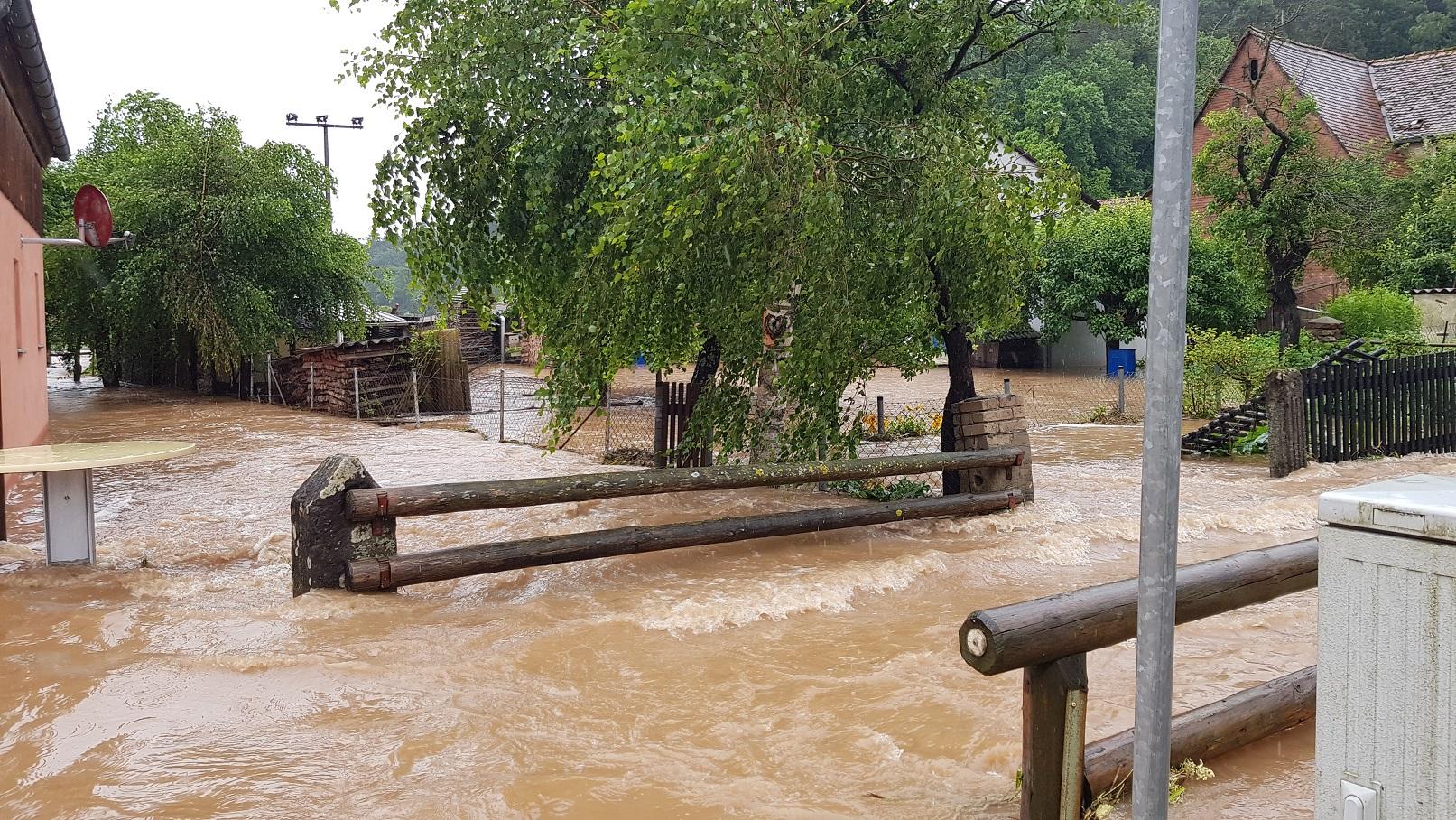 Der Zwieselbach wurde zum breiten Fluss.