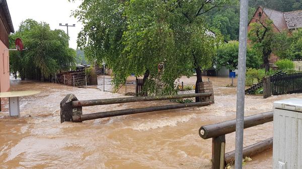 Der Zwieselbach wurde zum breiten Fluss.