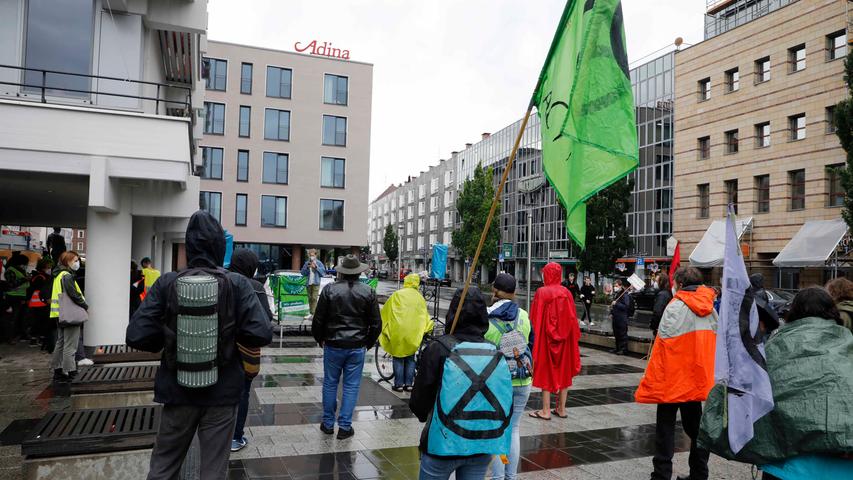 Stau in Nürnberg: Umweltaktivisten besetzen Marientor-Kreuzung