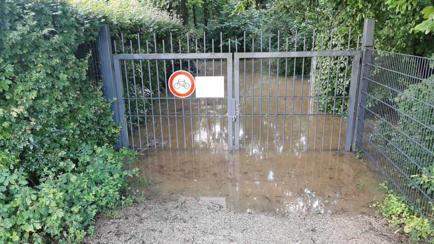 Hochwasser in Ansbach: Rezat überschwemmt das Stadtgebiet