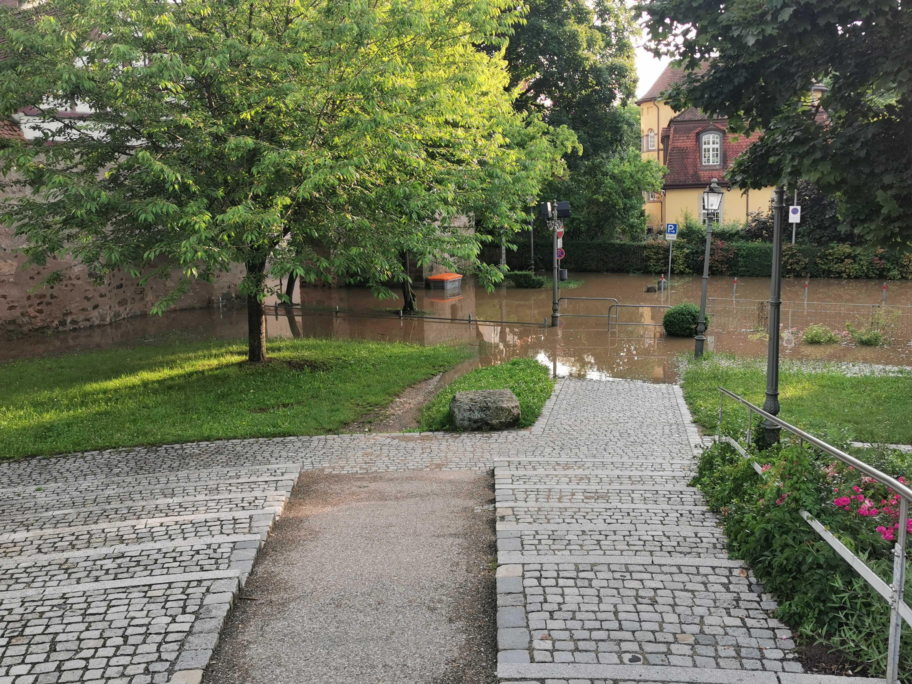 Auch an der Riviera tritt das Wasser über die Ufer.