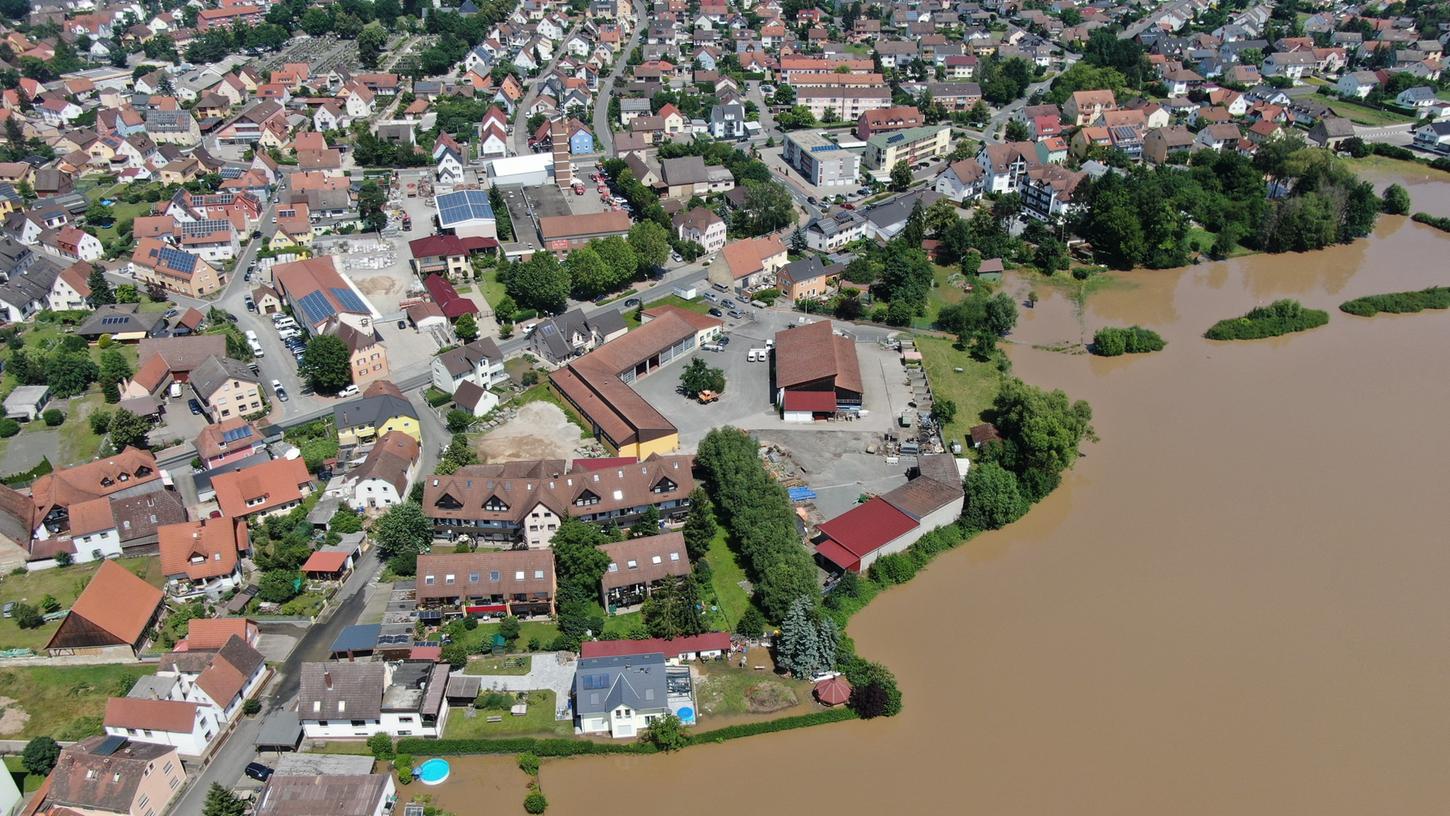 Braune Brühe bedroht viele Gemeinden auch in Franken. 