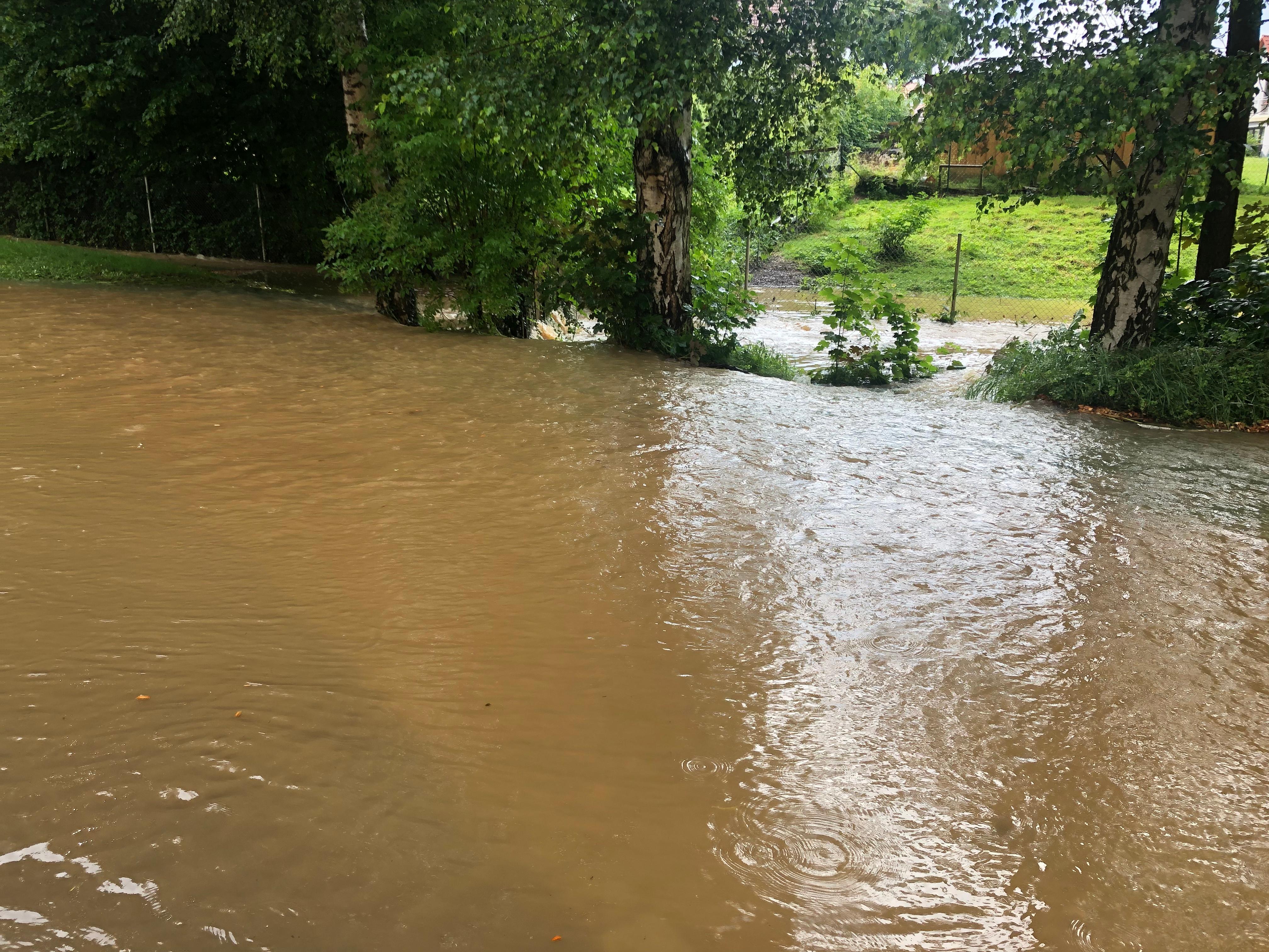 Plötzlich auftretende Flüsse im Landkreis Roth.