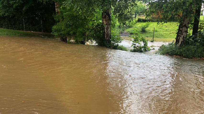 Plötzlich auftretende Flüsse im Landkreis Roth.