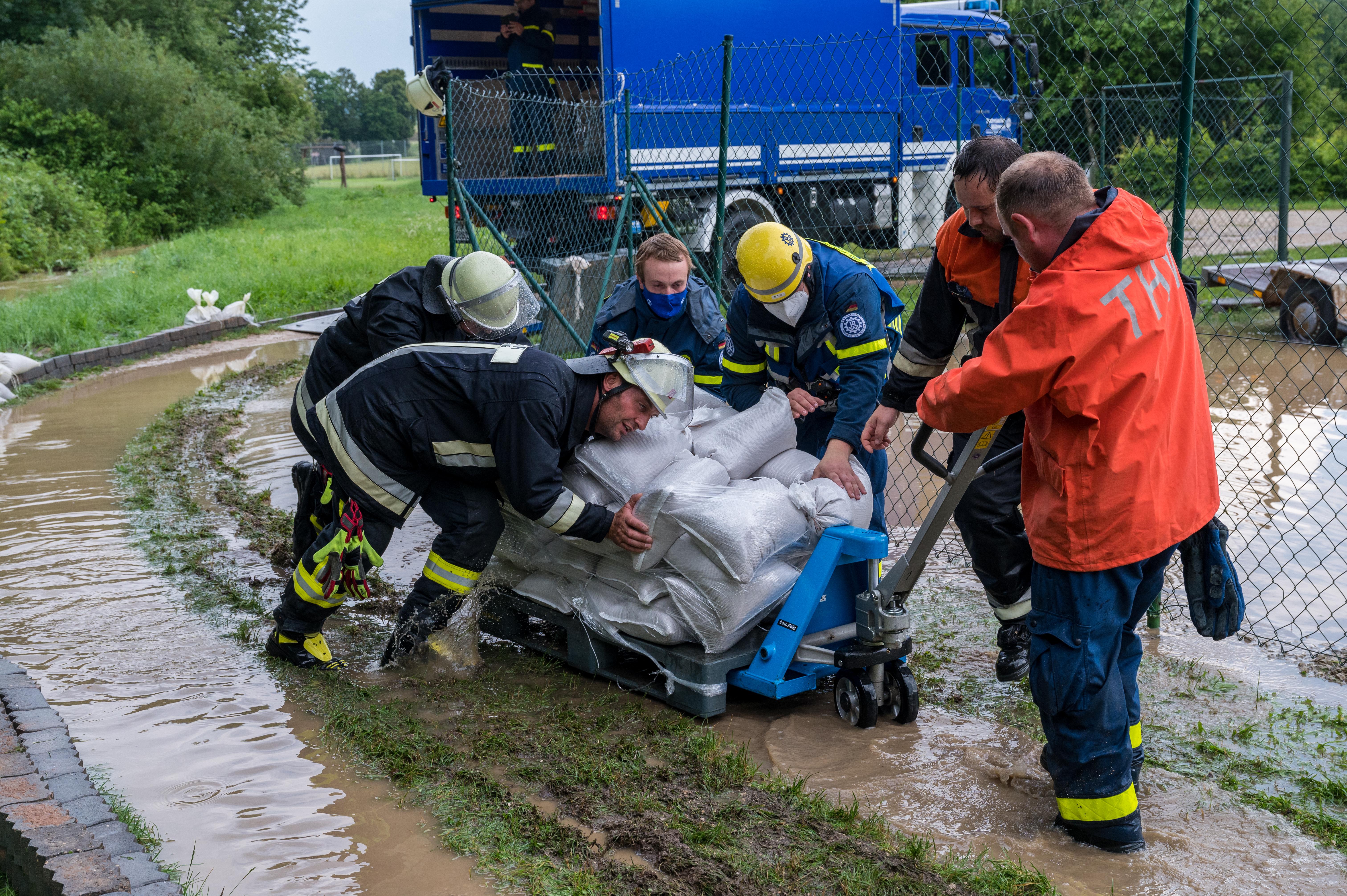 Freiwillige im Hochwassereinsatz.