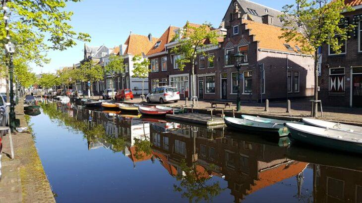 Neben Deutschland sind vor allem Reiseziele in Europa – wie hier Alkmaar in den Niederlanden – bei den Urlaubern gefragt. An Fernreisen trauen sich noch nicht viele heran. Neben Deutschland sind vor allem Reiseziele in Europa – wie hier Alkmaar in den Niederlanden – bei den Urlaubern gefragt. An Fernreisen trauen sich noch nicht viele heran.