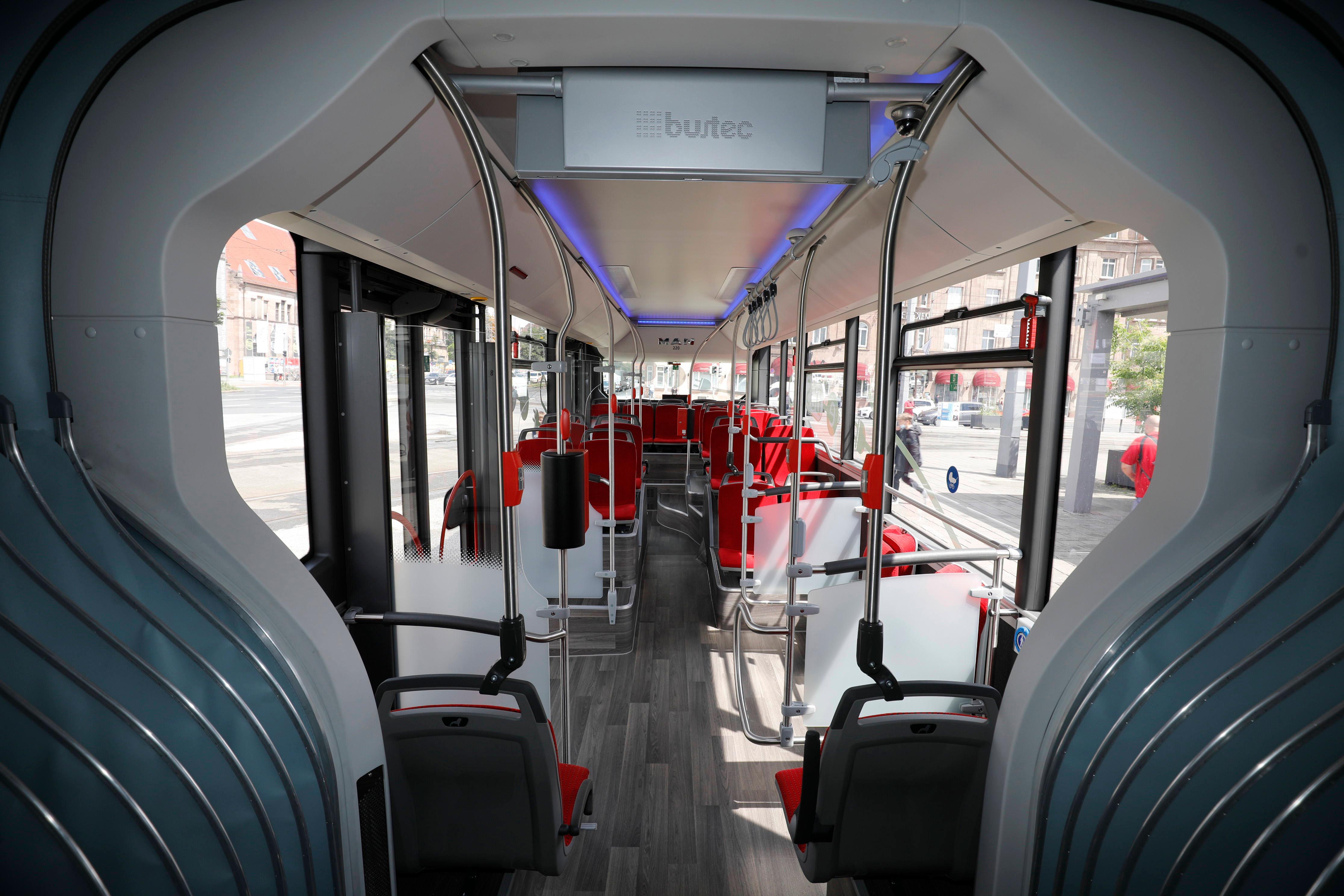 Klimaanlagen, Fahrgastinformationen vom Bildschirm und mehr Sicherheit dank Kameras: In den Bussen kommt moderne Technik zum Einsatz. 