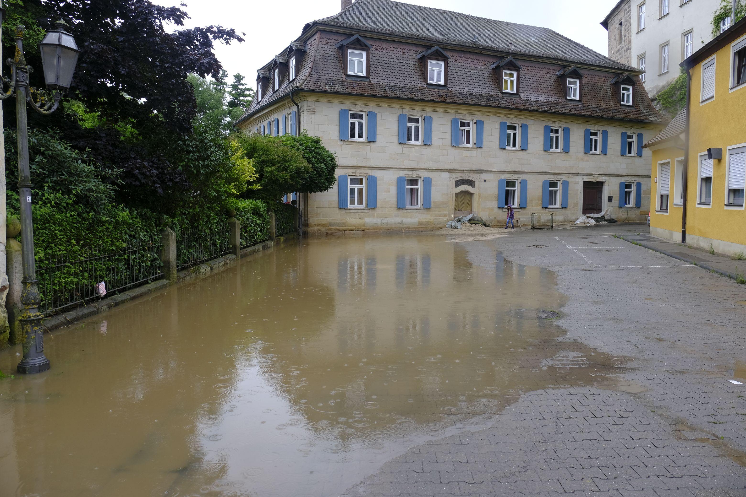 Die Stadtmühle sowie die Bäckerei Fumy waren betroffen, doch man sei glimpflich davongekommen, hieß es.