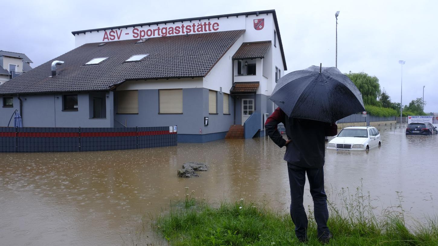 Land unter bei der Sportgaststätte vom ASV Höchstadt.