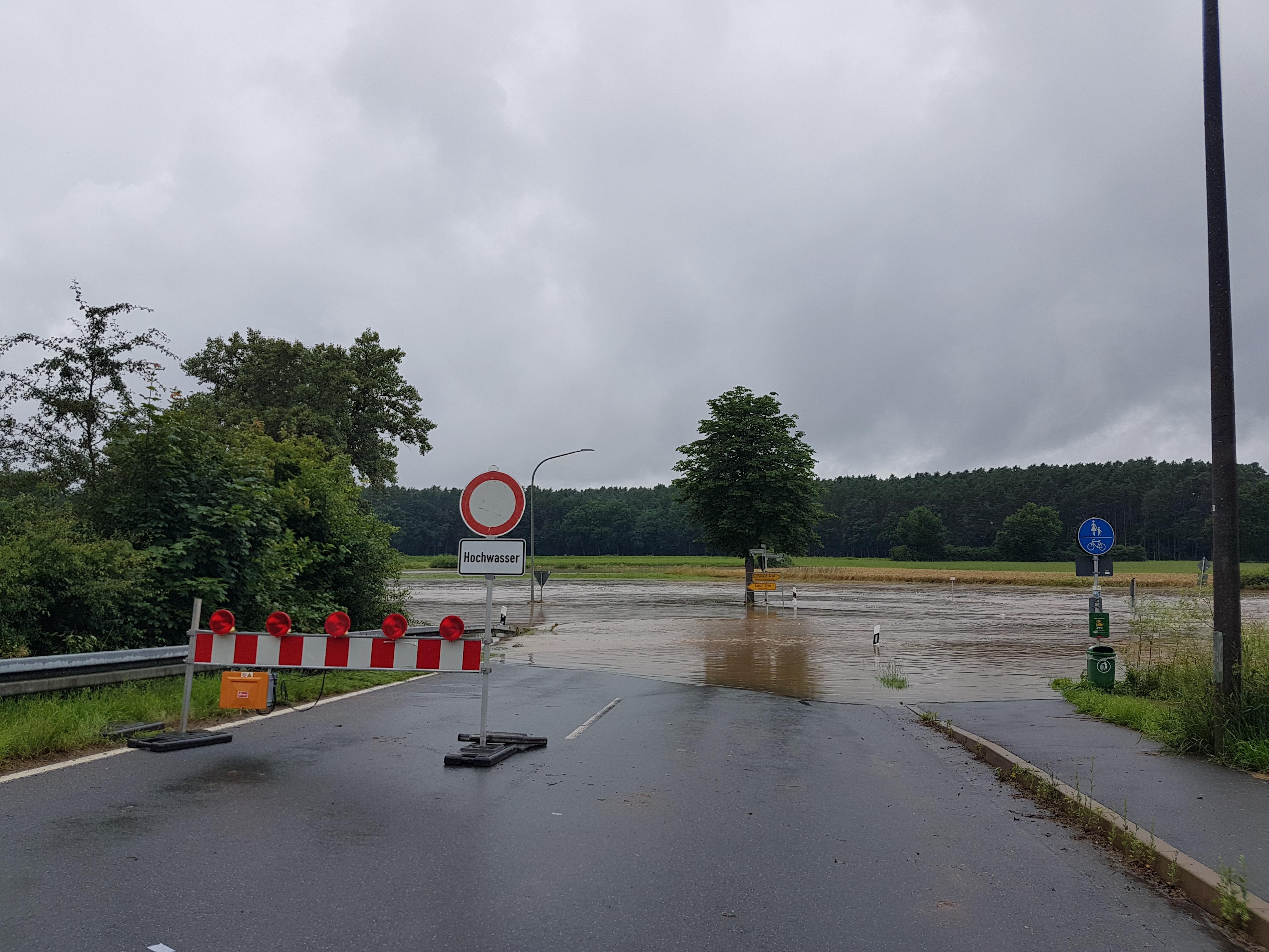 Nichts geht mehr. Die Aisch ist ein See.