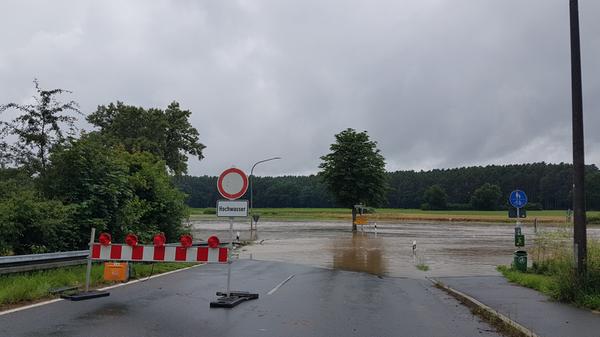 Nichts geht mehr. Die Aisch ist ein See.