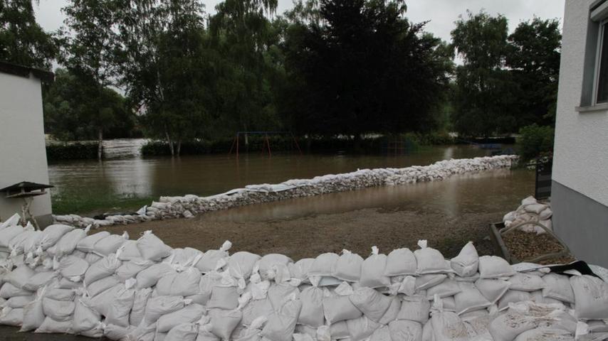 Sandsackbarrieren in Schlammersdorf