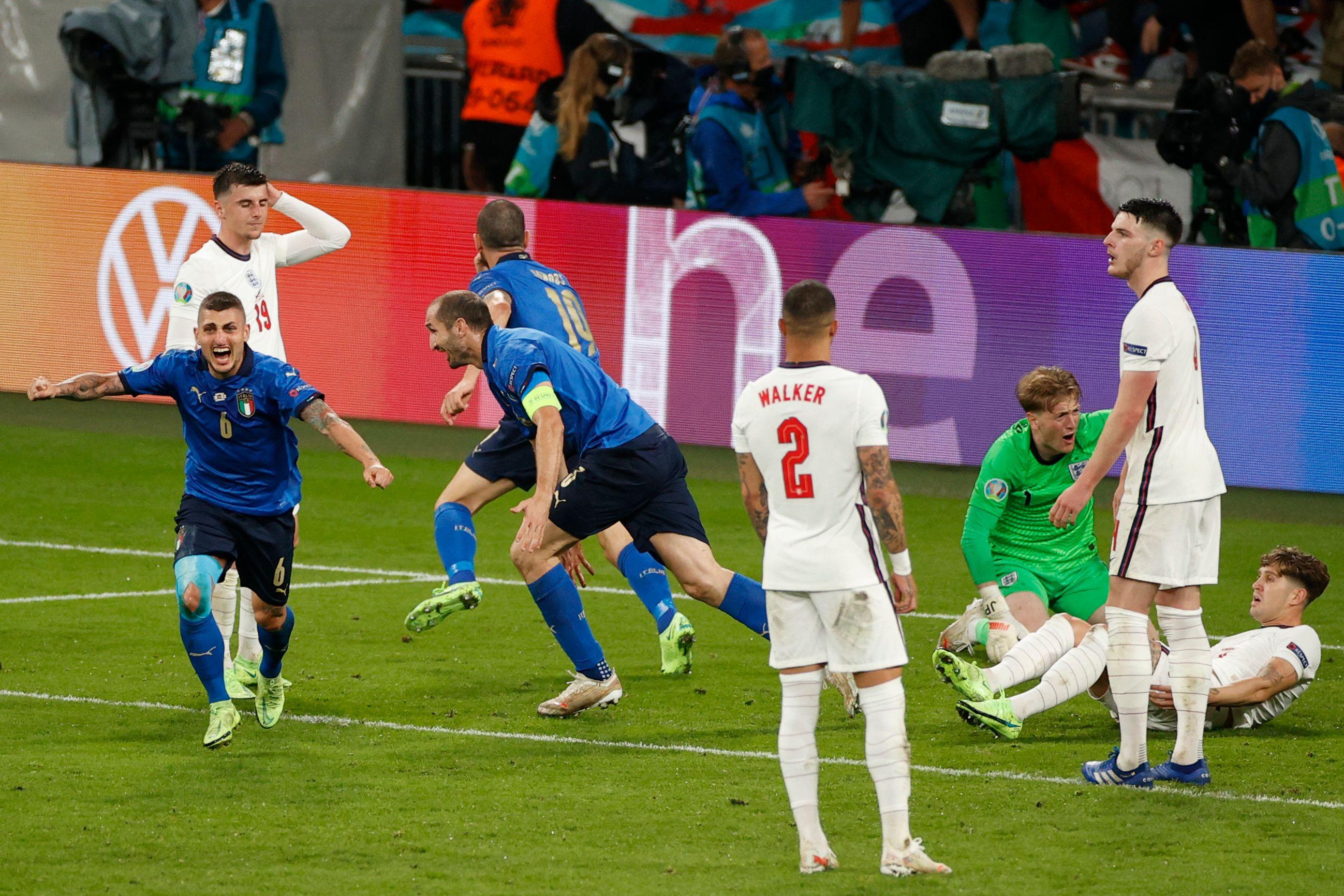 Leonardo Beonucci bringt Italien wieder ran.