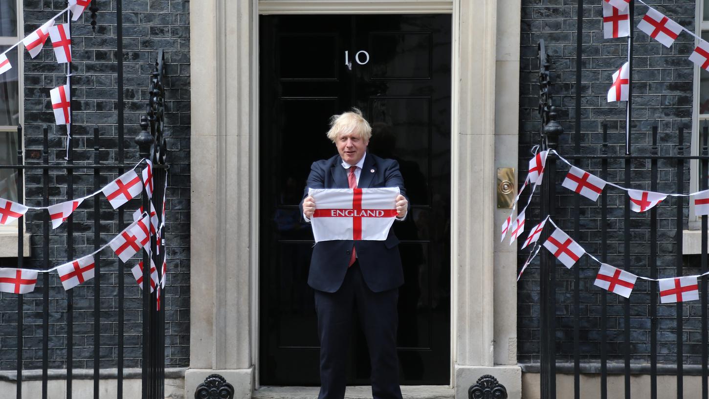 Trotz enorm steigender Zahlen spricht sich Boris Johnson, Premierminister von Großbritannien, für die Aufhebung der verbliebenen Corona-Regeln in England aus.