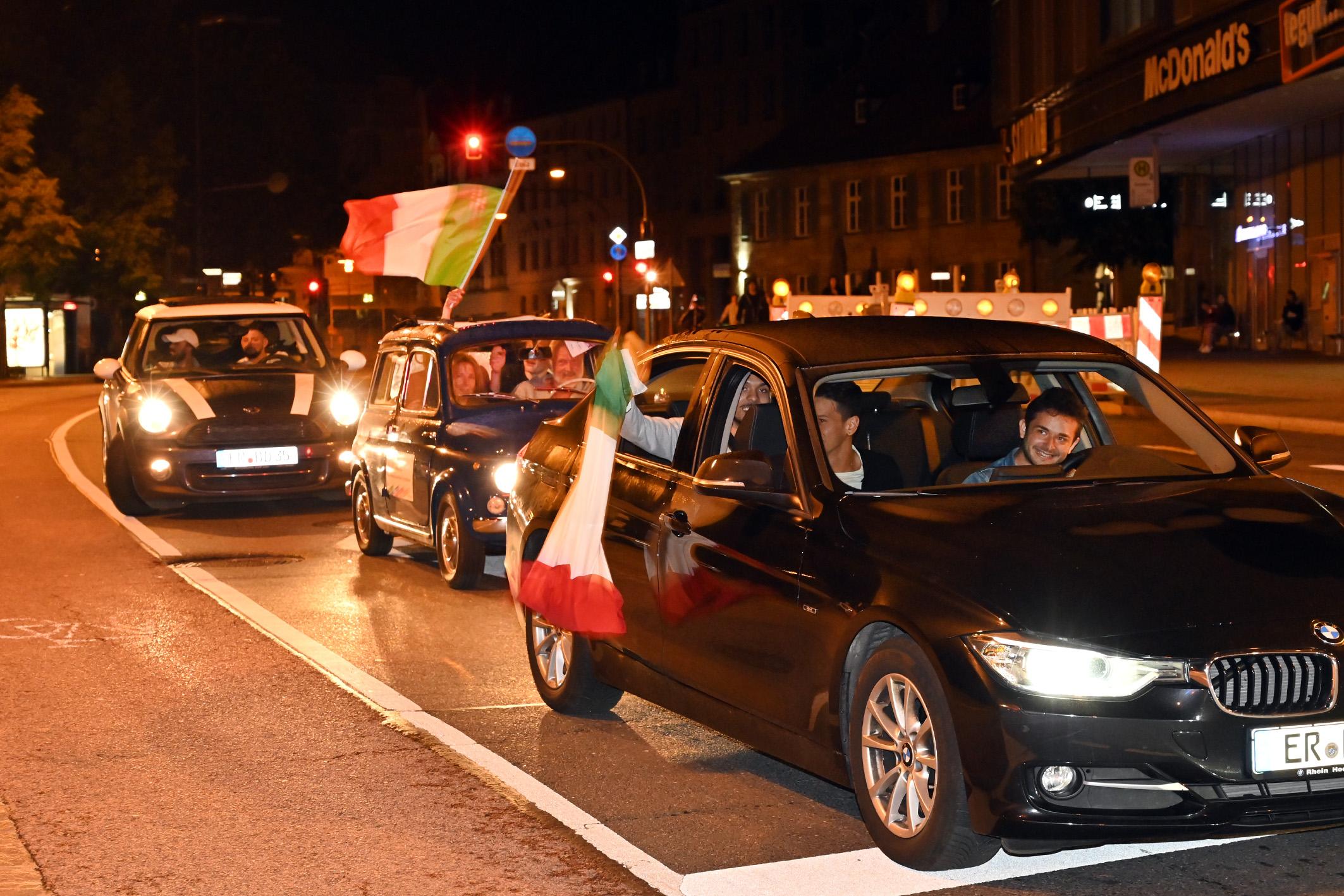 Italien ist Europameister: So feiern die Fans in Erlangen ...