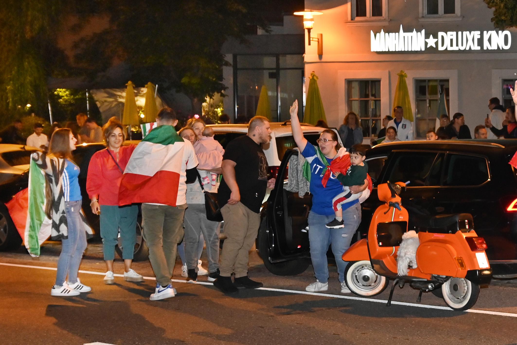 Italien ist Europameister: So feiern die Fans in Erlangen ...