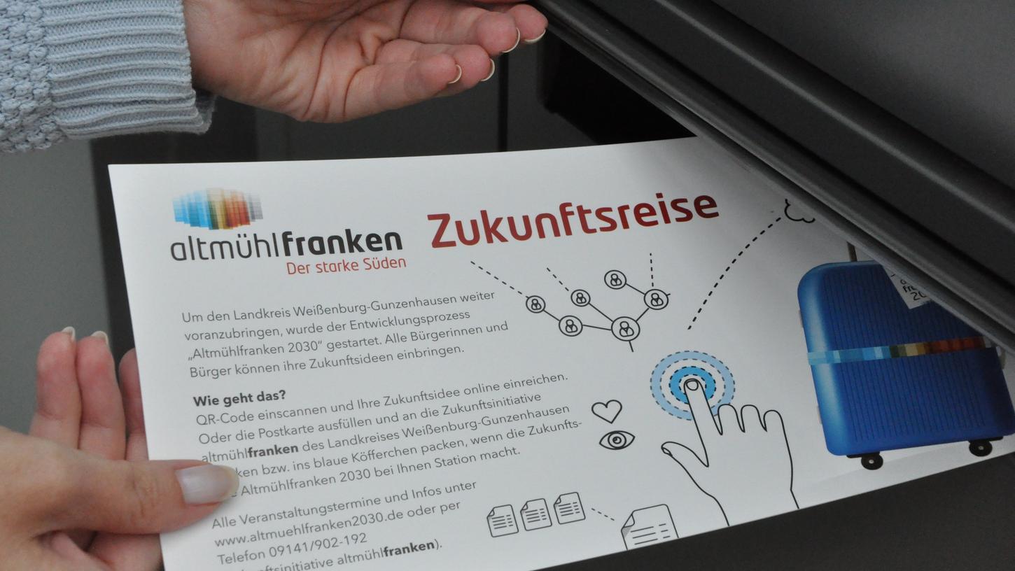 Der Landkreis fragt seine Bürger, wie es weitergehen soll. Noch diese Woche sollen bei allen Haushalten Postkarten landen, mit denen die Bürger ihre Ideen einbringen können.
Der Landkreis fragt seine Bürger, wie es weitergehen soll. Noch diese Woche sollen bei allen Haushalten Postkarten landen, mit denen die Bürger ihre Ideen einbringen können.
