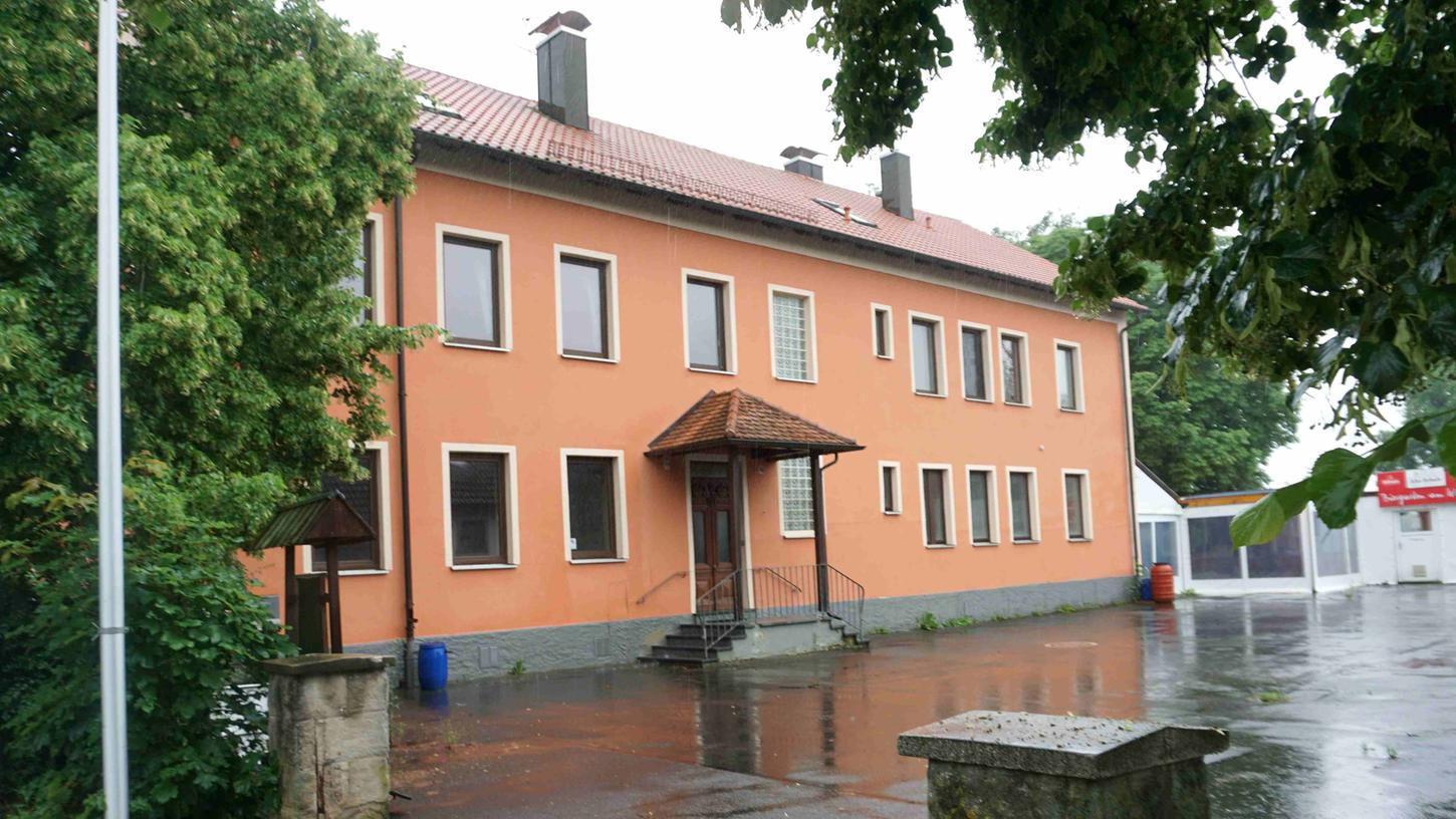 In das Gasthaus „Alte Schule“ im Ortsteil Kairlindach wird bald wieder Leben einziehen.