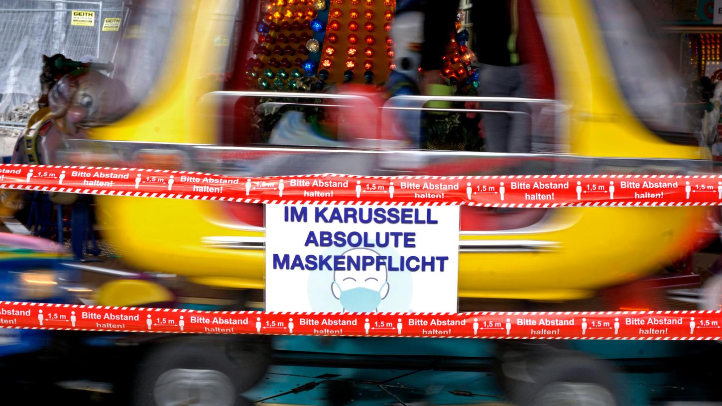 Voraussetzung für die kleinen Volksfeste seien unter anderem eine stabile Sieben-Tage-Inzidenz "auf niedrigem, möglichst einstelligen Niveau" und ein striktes Hygiene- und Schutzkonzept, so ein Sprecher des bayerischen Gesundheitsministeriums.