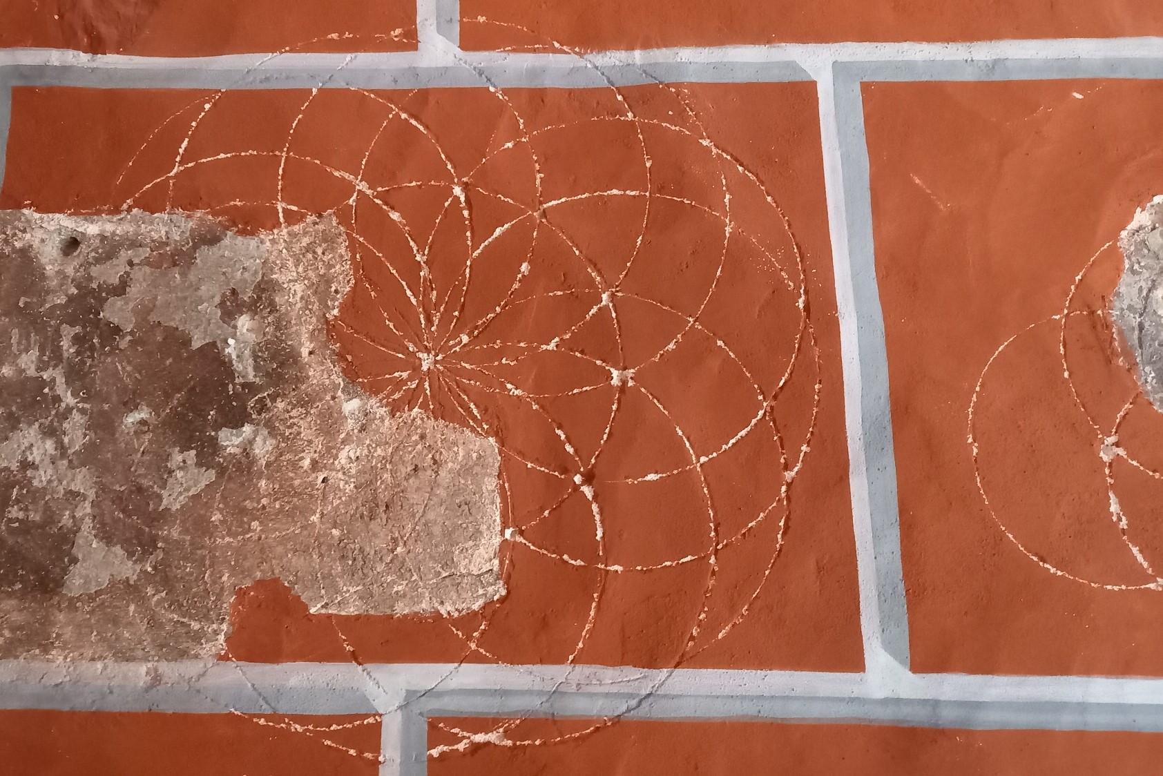 Ungelöstes Rätsel: die Zirkelschlagmotive im Badhaus Ungelöstes Rätsel: die Zirkelschlagmotive im Badhaus