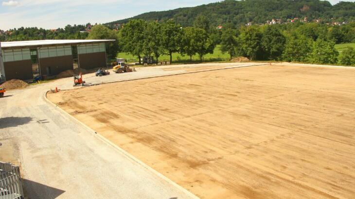 Die Fertigstellung der Hersbrucker Freisportanlage mit der 400-Meter-Rundbahn entwickelt sich wegen Lieferproblemen beim Material zur Hängepartie. Die Fertigstellung der Hersbrucker Freisportanlage mit der 400-Meter-Rundbahn entwickelt sich wegen Lieferproblemen beim Material zur Hängepartie.