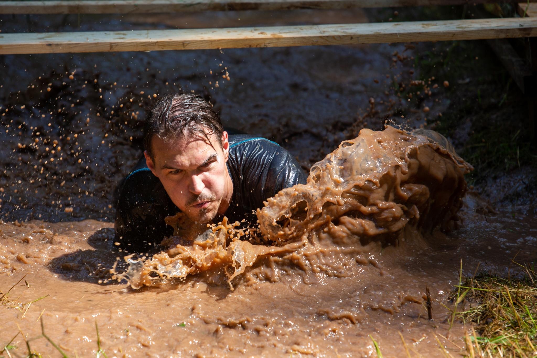 Der Begriff Tough Mudder ist für diese Fortbewegungsart erfunden worden.