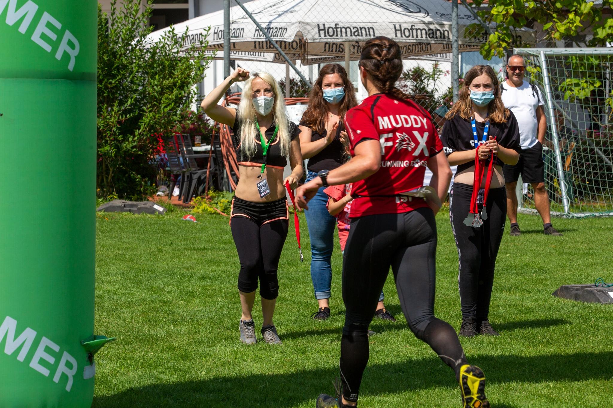 Das tut jedem gut: Applaus am Rand der Strecke. Und zwar für jeden.