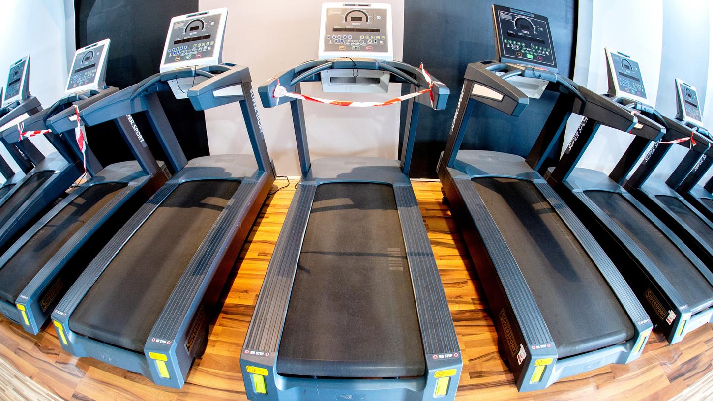 Monatelang waren die Fitnessstudios pandemiebedingt geschlossen. Einige zogen dennoch Beiträge von ihren Mitgliedern ein. Das sorgt nun für viel Diskussionsstoff. Monatelang waren die Fitnessstudios pandemiebedingt geschlossen. Einige zogen dennoch Beiträge von ihren Mitgliedern ein. Das sorgt nun für viel Diskussionsstoff.