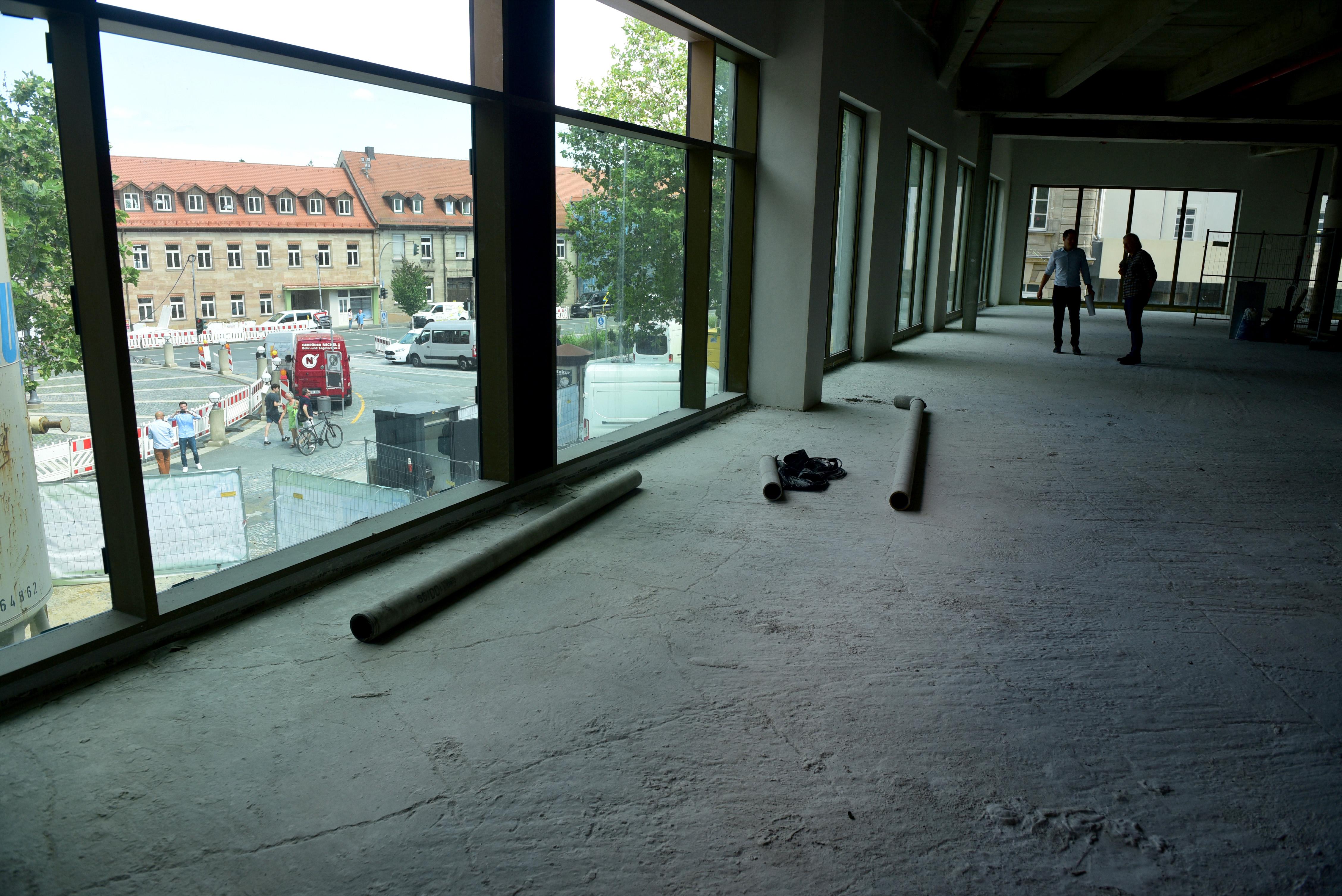 Über zwei Etagen wird sich nebenan das panasiatische Restaurant "KoKoNo" erstrecken und dank neuer, bodentiefer Fenster...