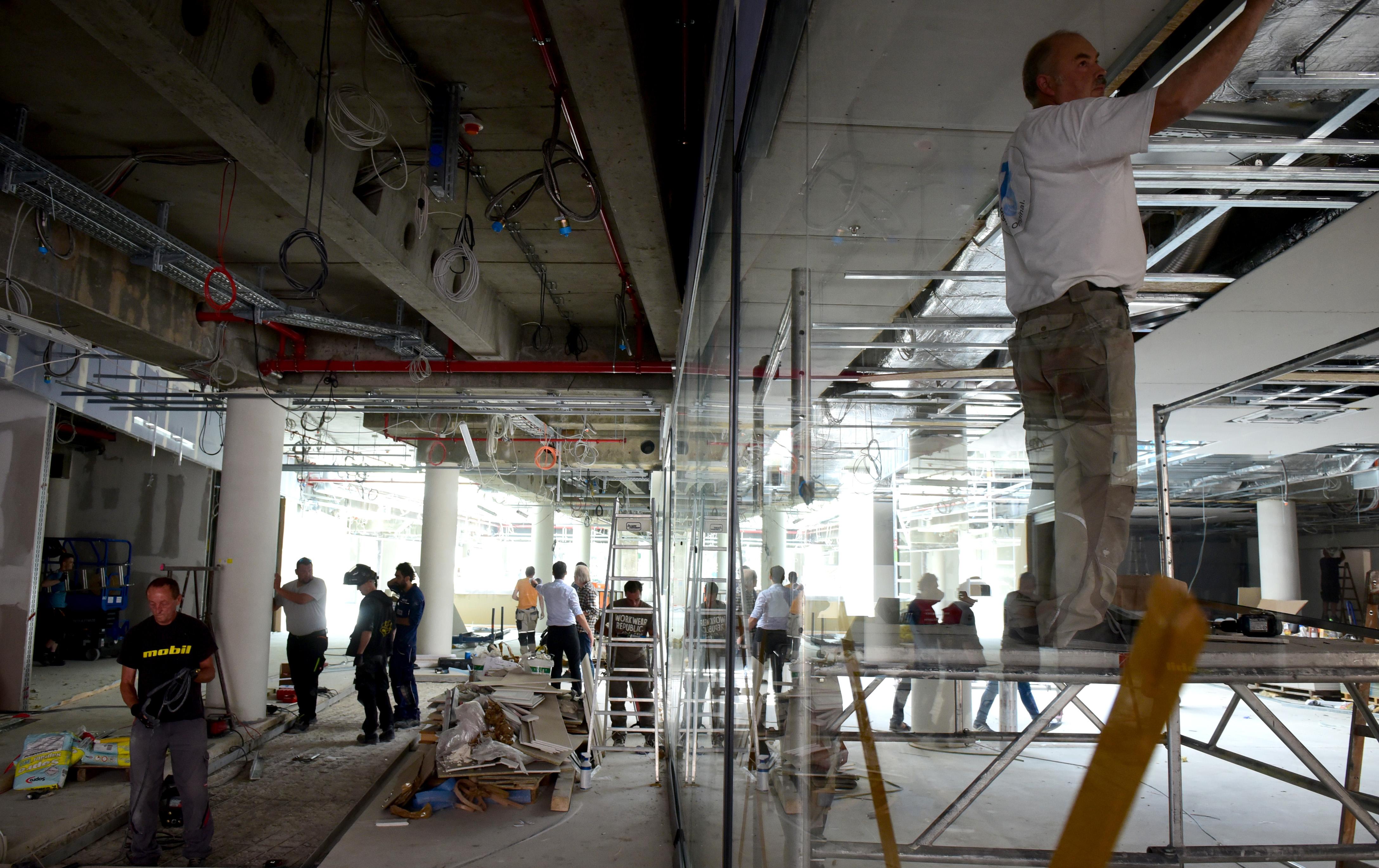Überall wird angepackt, noch ist der Einkaufstempel...