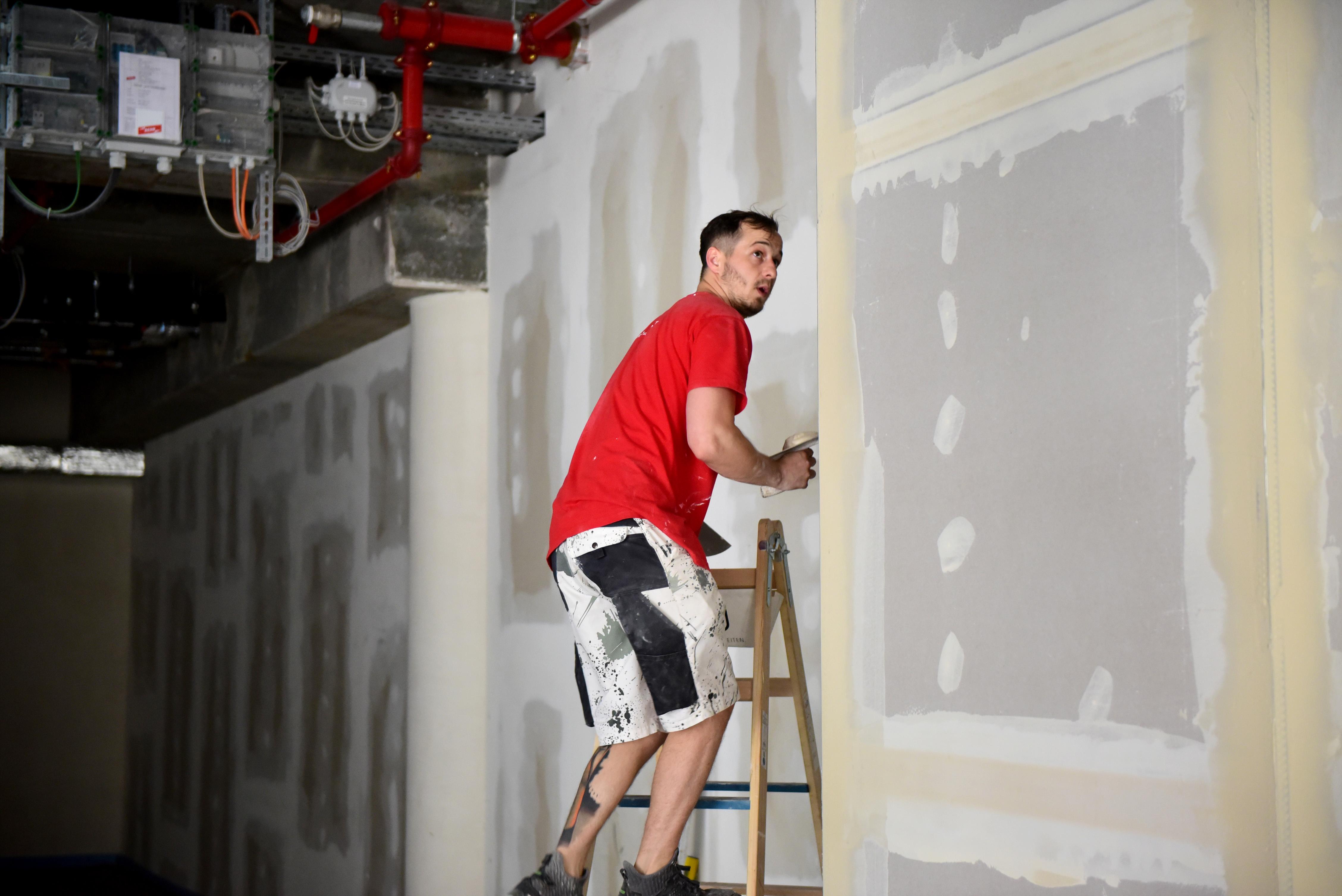 ...dem Verputzen von Wänden....