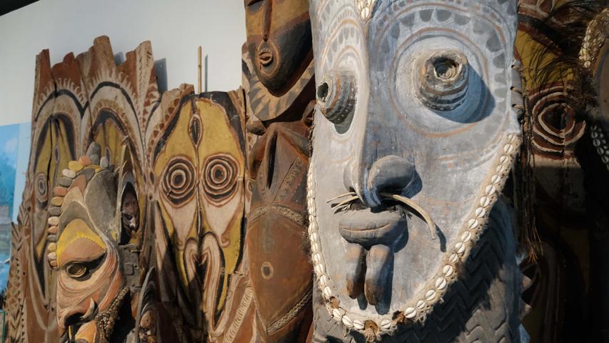 Nach dem Zweiten Weltkrieg wurden in Neuguinea Masken und Figuren eigens für den Handel mit Europa geschnitzt, berichtet NHG-Pfleger Werner Feist. Die Südsee-Bewohner verdienten damit ihren Unterhalt.