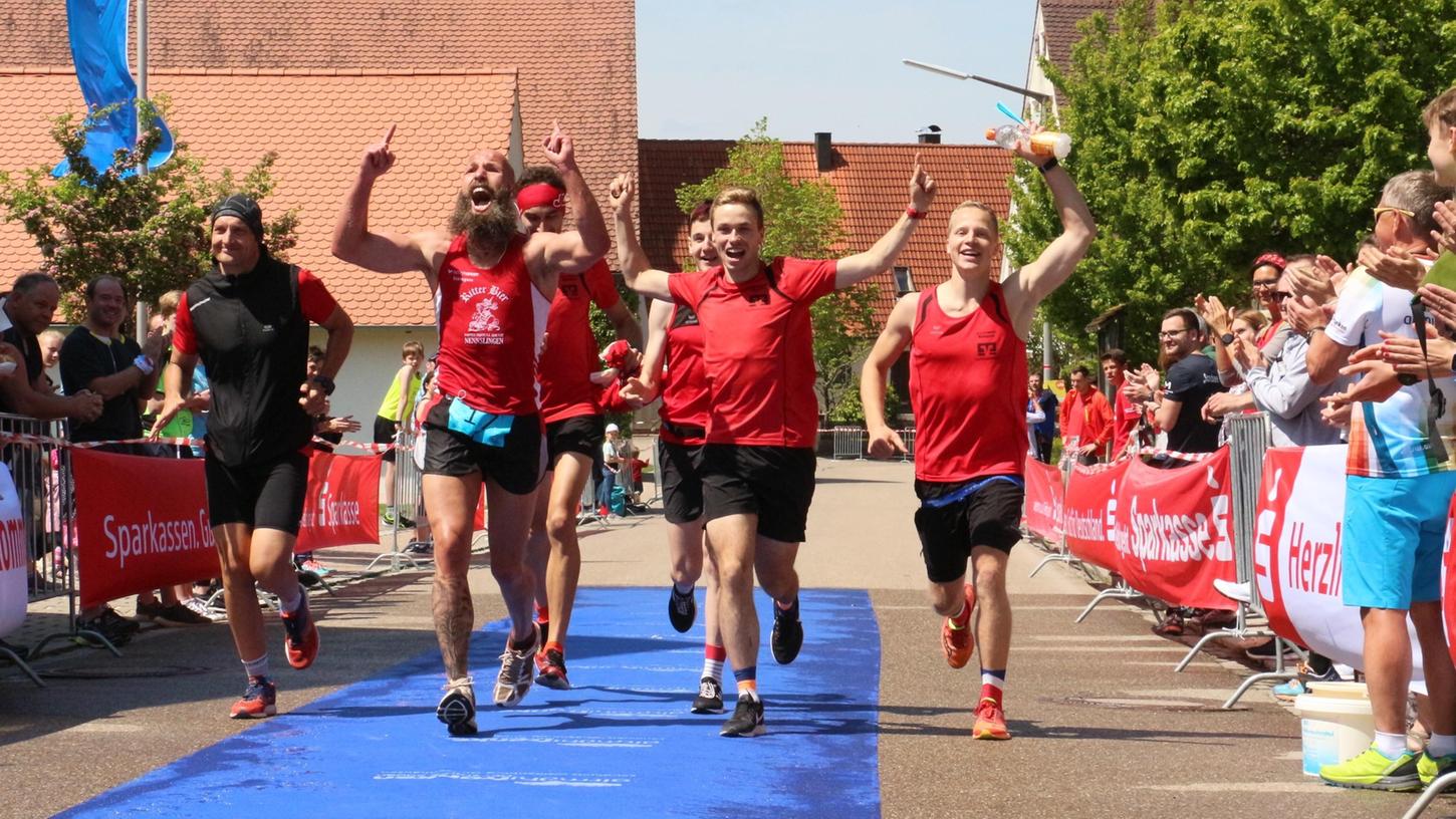 Wiederholungstäter: Die Herren von Arriba Göppersdorf liefen im Mai 2019 (unser Bild) als Gesamtsieger ins Ziel. Beim virtuellen Landkreislauf 2021 waren die Arribas erneut am schnellsten und lagen gleich in vier Wertungsklassen vorn.  