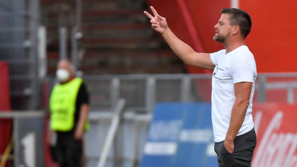 Kein Sieg, aber immerhin ein paar neue Eindrücke: Die SpVgg Greuther Fürth hat einen Test bei den Würzburger Kickers mit 0:1 verloren. Auf dem Weg zurück in die Bundesliga gibt es hier und da noch ein paar Stellen, an denen geschraubt werden muss - hier kommen die Bilder!