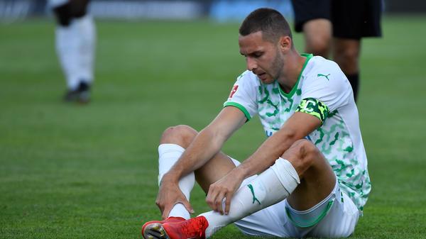 Kein Sieg, aber immerhin ein paar neue Eindrücke: Die SpVgg Greuther Fürth hat einen Test bei den Würzburger Kickers mit 0:1 verloren. Auf dem Weg zurück in die Bundesliga gibt es hier und da noch ein paar Stellen, an denen geschraubt werden muss - hier kommen die Bilder!