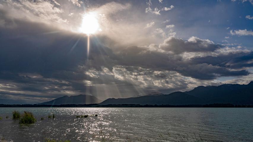 Sonne und Wolken über dem Forggensee: Hier hatte der 69-Jährige sein Ziel fast erreicht.
Sonne und Wolken über dem Forggensee: Hier hatte der 69-Jährige sein Ziel fast erreicht.