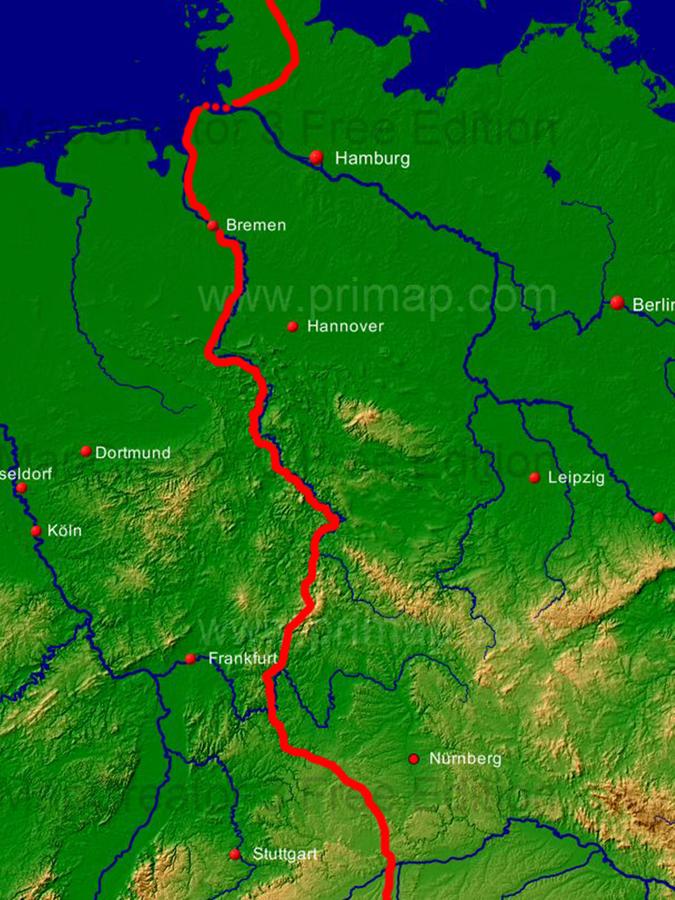Einmal quer durch Deutschland. Vor dem Abmarsch hatte sich Walter Wärthl auf einer Karte seine Route genau notiert.
Einmal quer durch Deutschland. Vor dem Abmarsch hatte sich Walter Wärthl auf einer Karte seine Route genau notiert.
