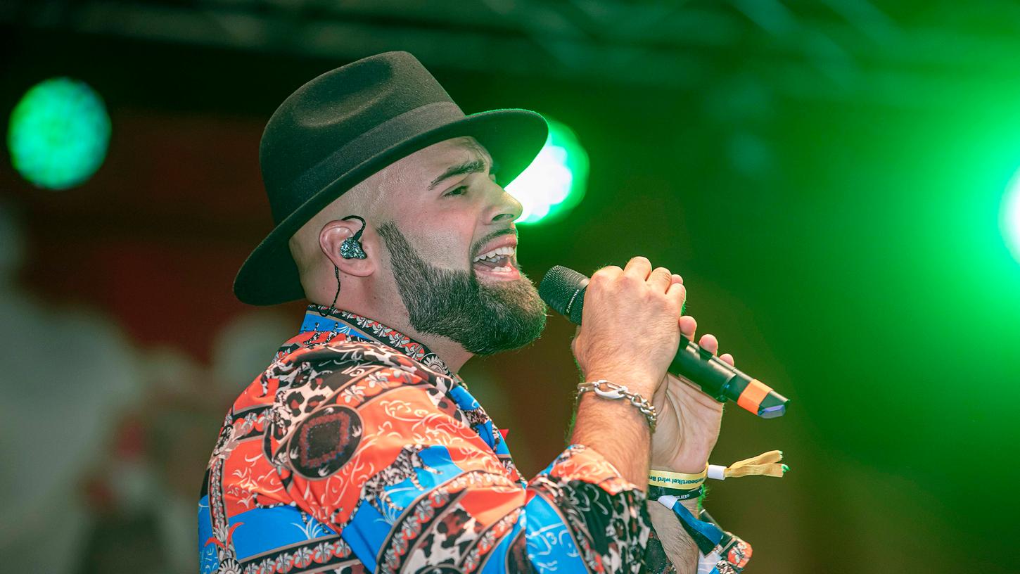 Der Latin-Pop-Künstler Juan Daniel tritt beim Latin-Festival auf.
