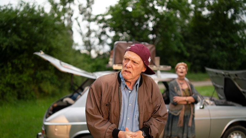 Wieder dabei: Killen und Brigitte McNeill, die auch als Autoren beziehungsweise als Musiker und Kabarettisten bekannt sind.
Wieder dabei: Killen und Brigitte McNeill, die auch als Autoren beziehungsweise als Musiker und Kabarettisten bekannt sind.