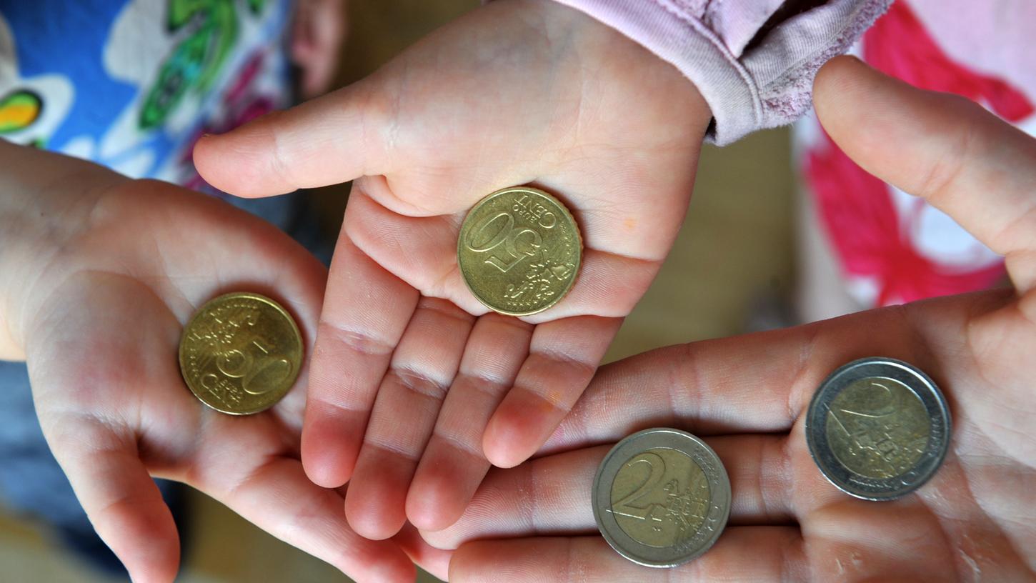 Taschengeld ist Geld zur freien Verfügung, betont das Nürnberger Jugendamt.
Taschengeld ist Geld zur freien Verfügung, betont das Nürnberger Jugendamt.