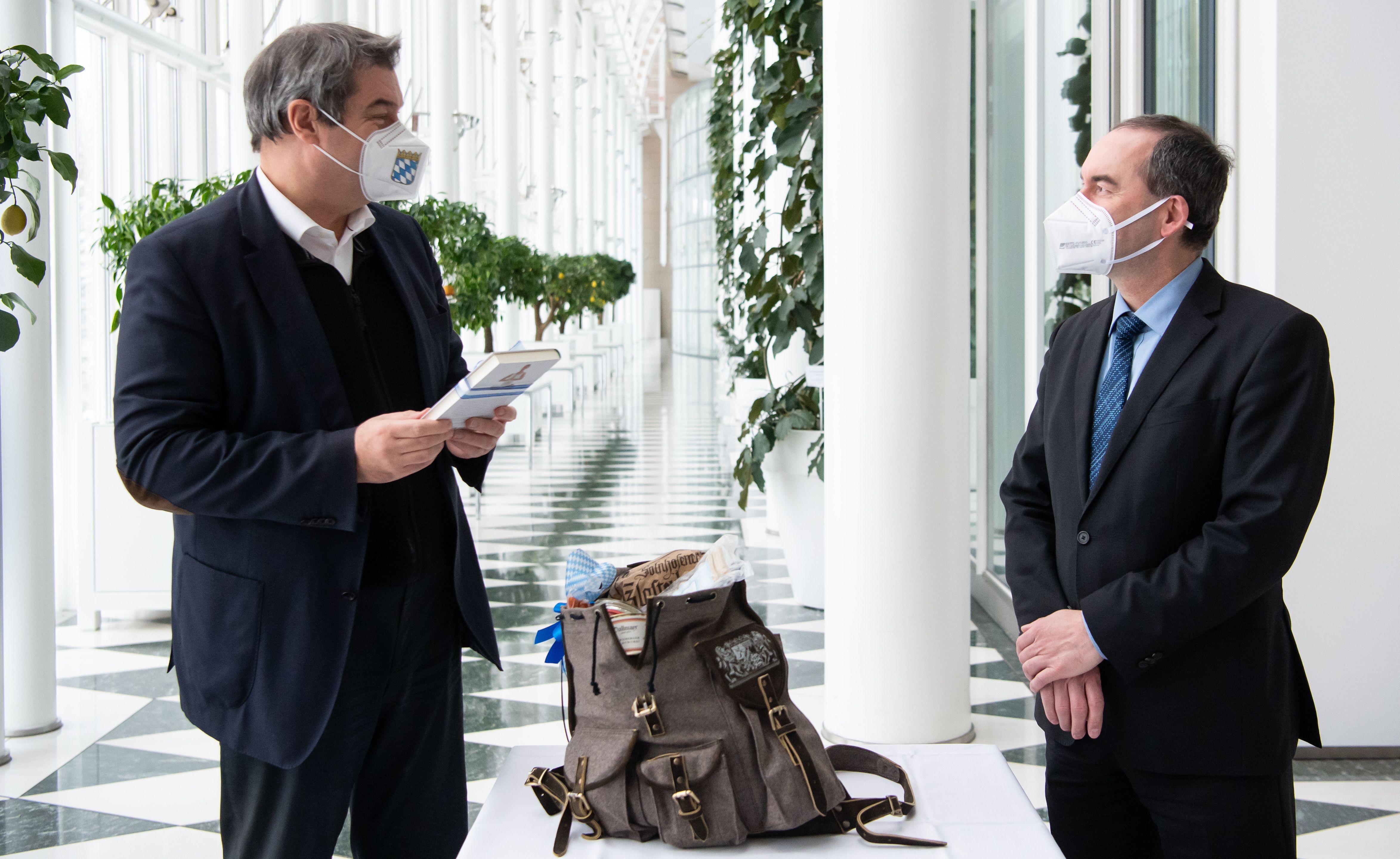 Sehe Gesprachsbedarf Dicke Luft Zwischen Aiwanger Und Soder Wegen Impf Druck Politik Nordbayern