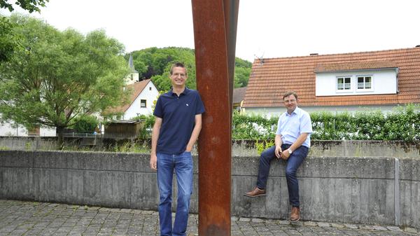 Von hier aus lenken Alwin Gebhardt (Bürgermeister, rechts im Bild) und Holger Strehl (zweiter Bürgermeister) die Geschicke der Gemeinde.