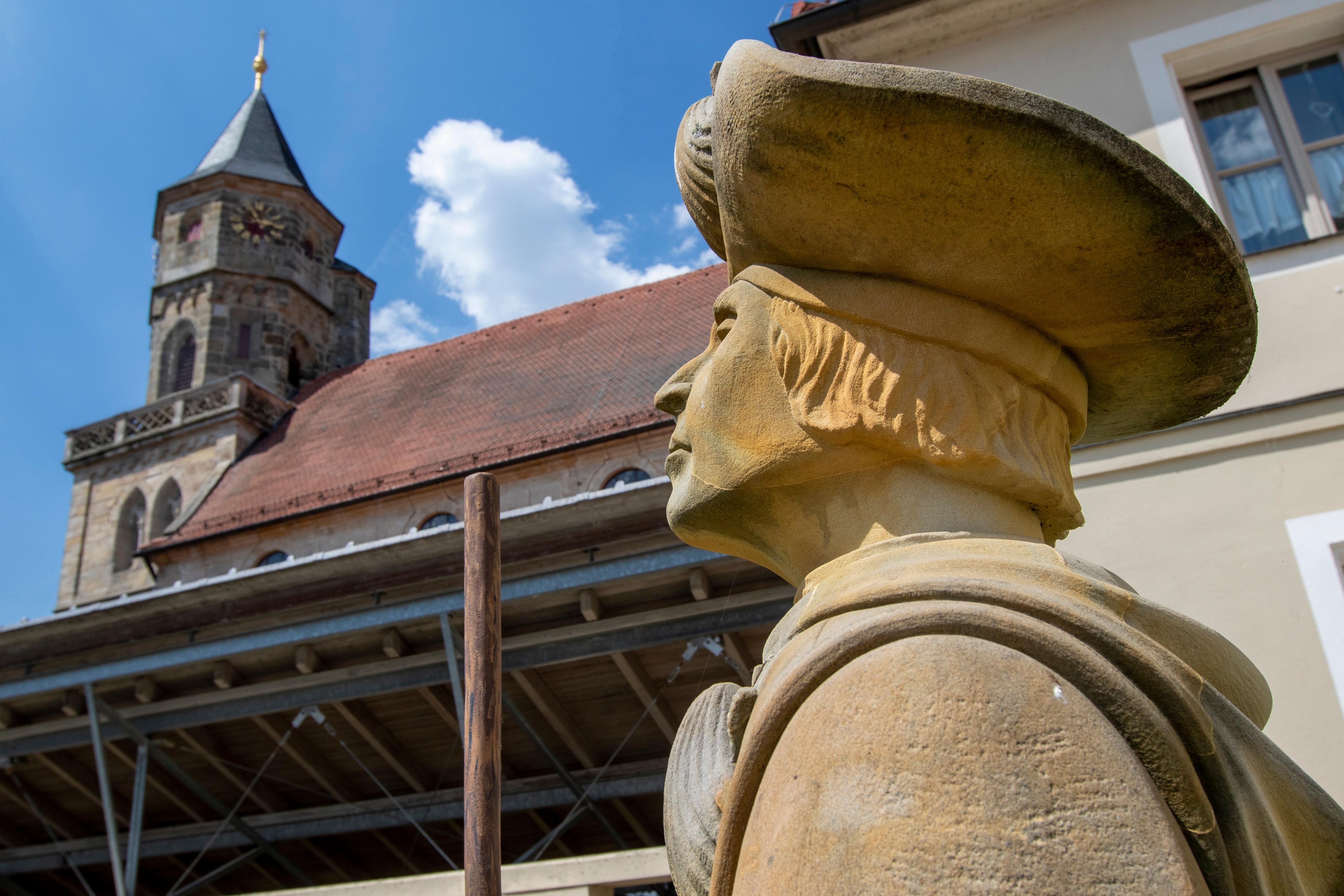 Läuft man durch Neunkirchen, geht früher oder später der Blick hinauf zur Kirche St. Michael.