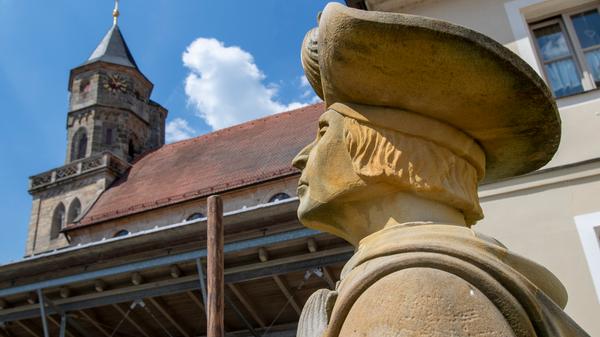 Läuft man durch Neunkirchen, geht früher oder später der Blick hinauf zur Kirche St. Michael.