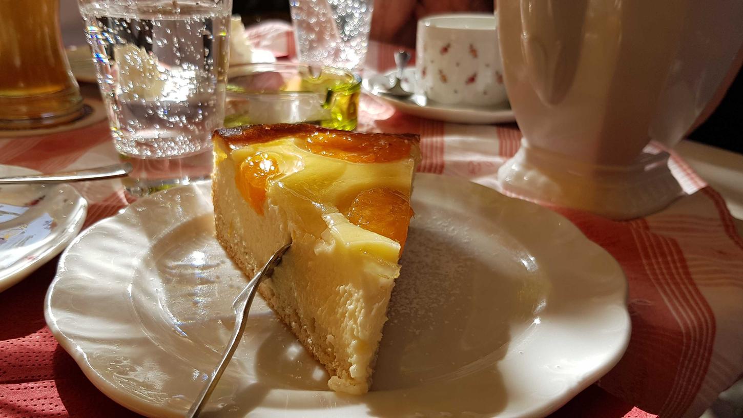 Feine Kuchen in der Kaffeestube in den Hesperidengärten Nürnberg