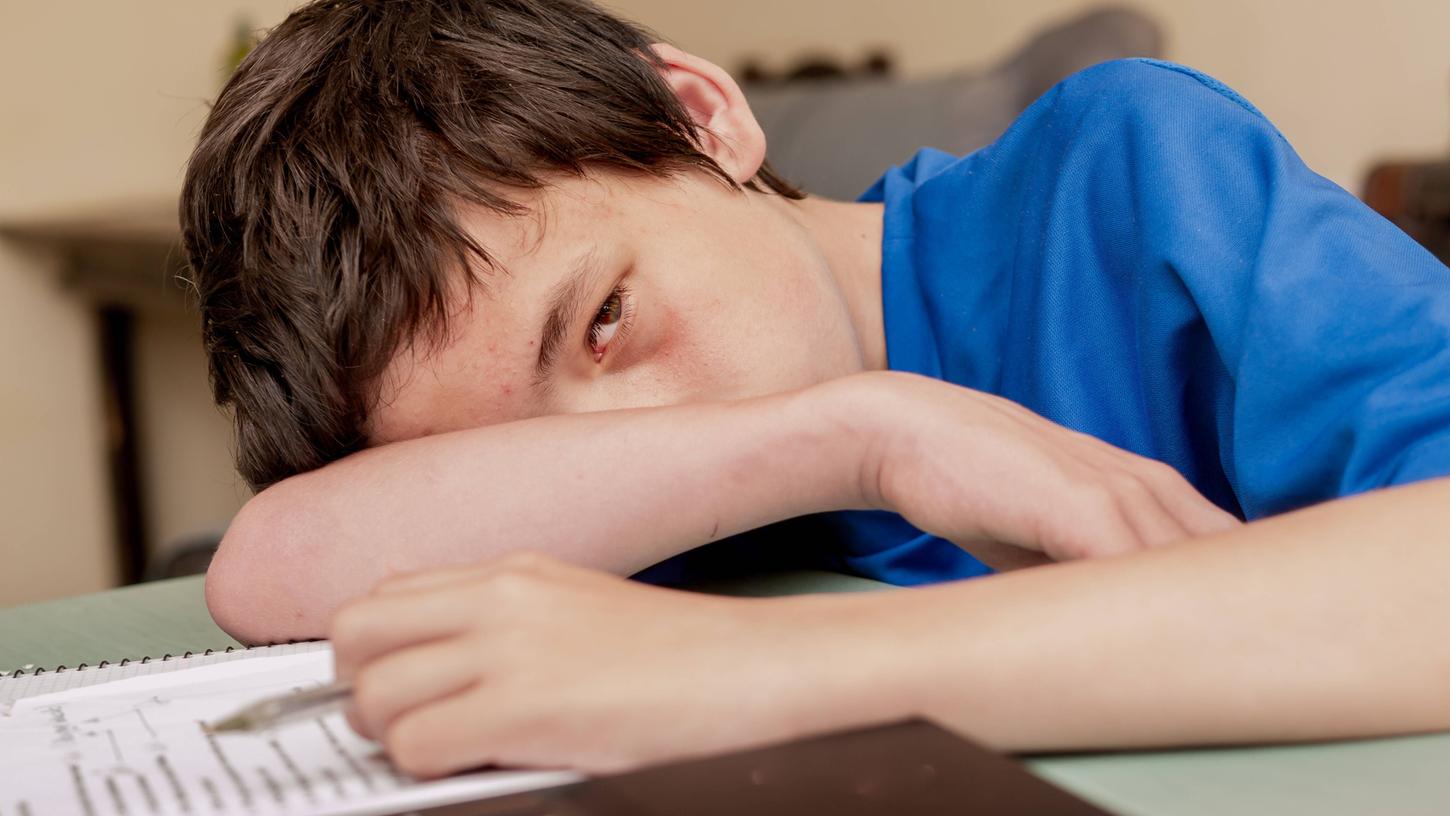 Antriebsschwäche, Frust, Bewegungsmangel: Die Schulschließungen trafen manche Schüler besonders hart. Bürgermeister Markus Braun meint, dass viele von ihnen einen weiteren Lockdown nicht verkraften würden.
Antriebsschwäche, Frust, Bewegungsmangel: Die Schulschließungen trafen manche Schüler besonders hart. Bürgermeister Markus Braun meint, dass viele von ihnen einen weiteren Lockdown nicht verkraften würden.