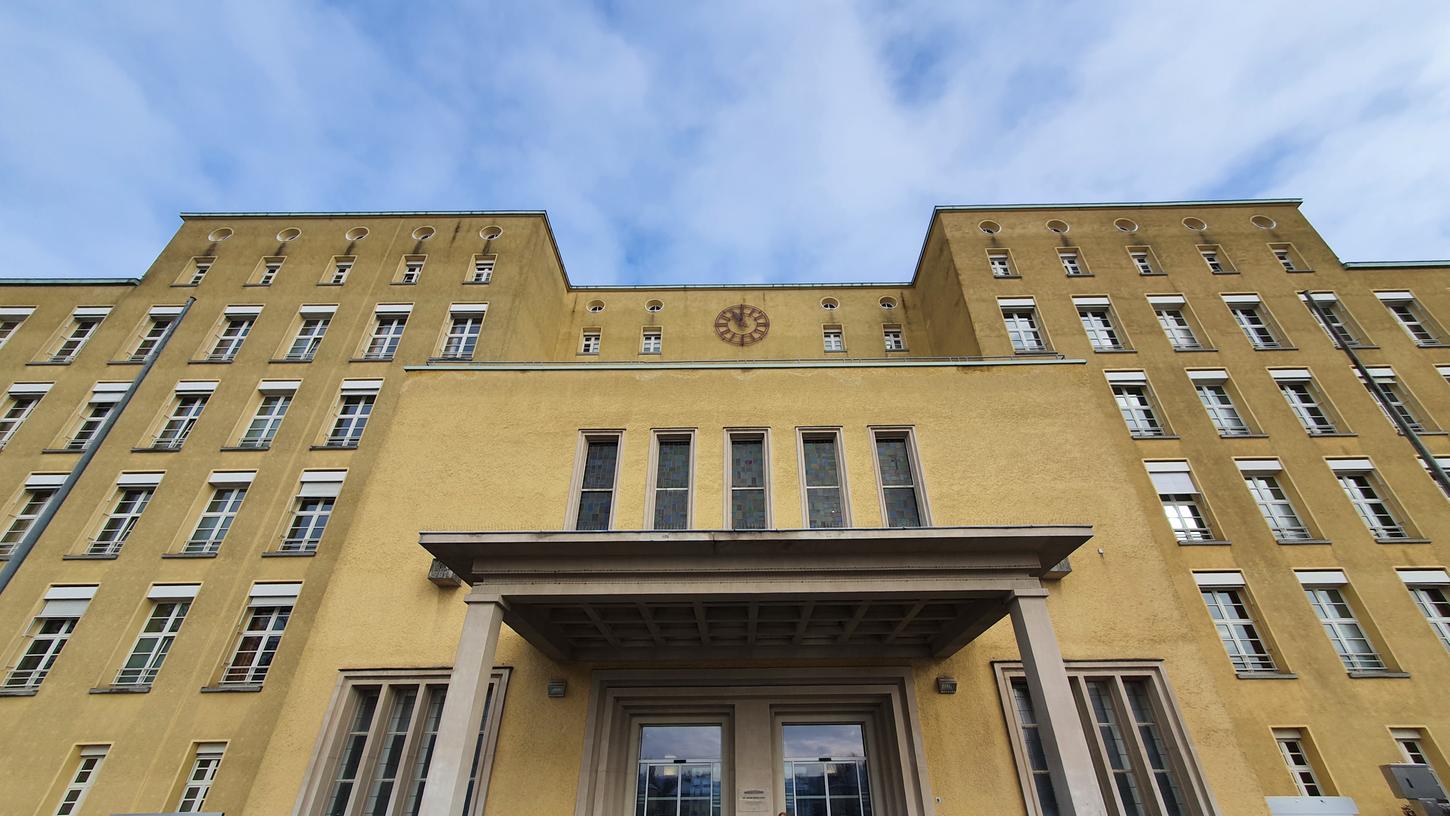 Interne Unternehmensregeln sollen sicherstellen, dass das Unternehmen integer und seriös am Markt agiert. Mangelnde Compliance am Klinikum Fürth machten den Betrug erst möglich. Interne Unternehmensregeln sollen sicherstellen, dass das Unternehmen integer und seriös am Markt agiert. Mangelnde Compliance am Klinikum Fürth machten den Betrug erst möglich.