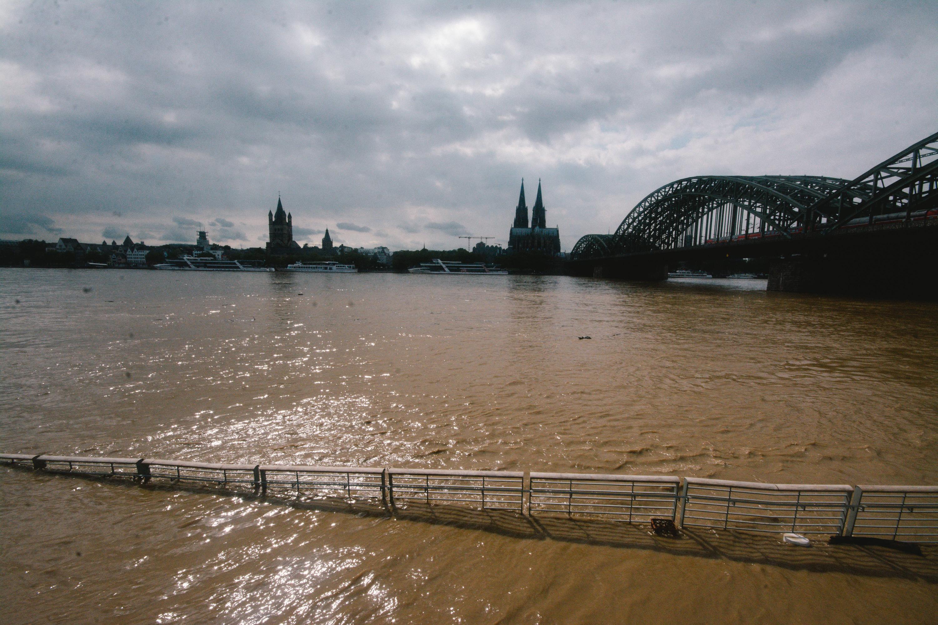 Die Straßen der Promenaden sind überflutet. 