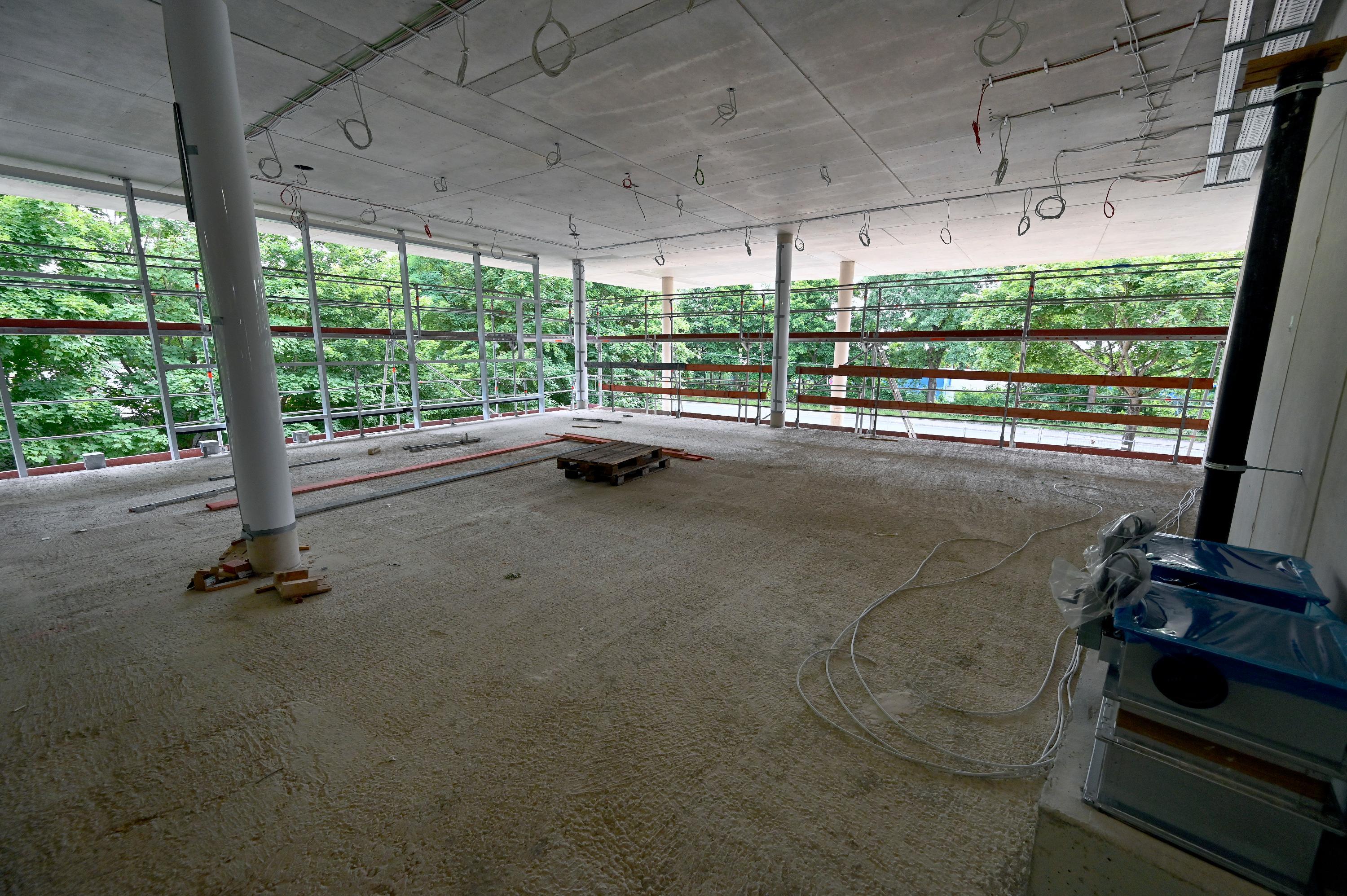 Insgesamt sind mindestens 25 Unternehmen an diesem Großprojekt beteiligt, das 2022 fertig werden soll. 